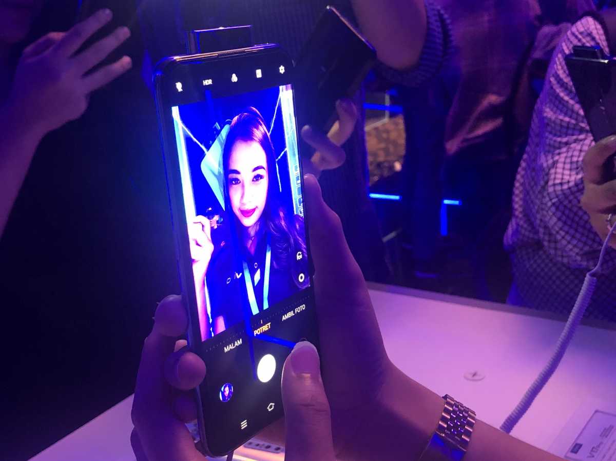 5 Inovasi pada Dua Kamera <i>Pop Up</i> Vivo V17 Pro 5 Inovasi pada Dua Kamera <i>Pop Up</i> Vivo V17 Pro
