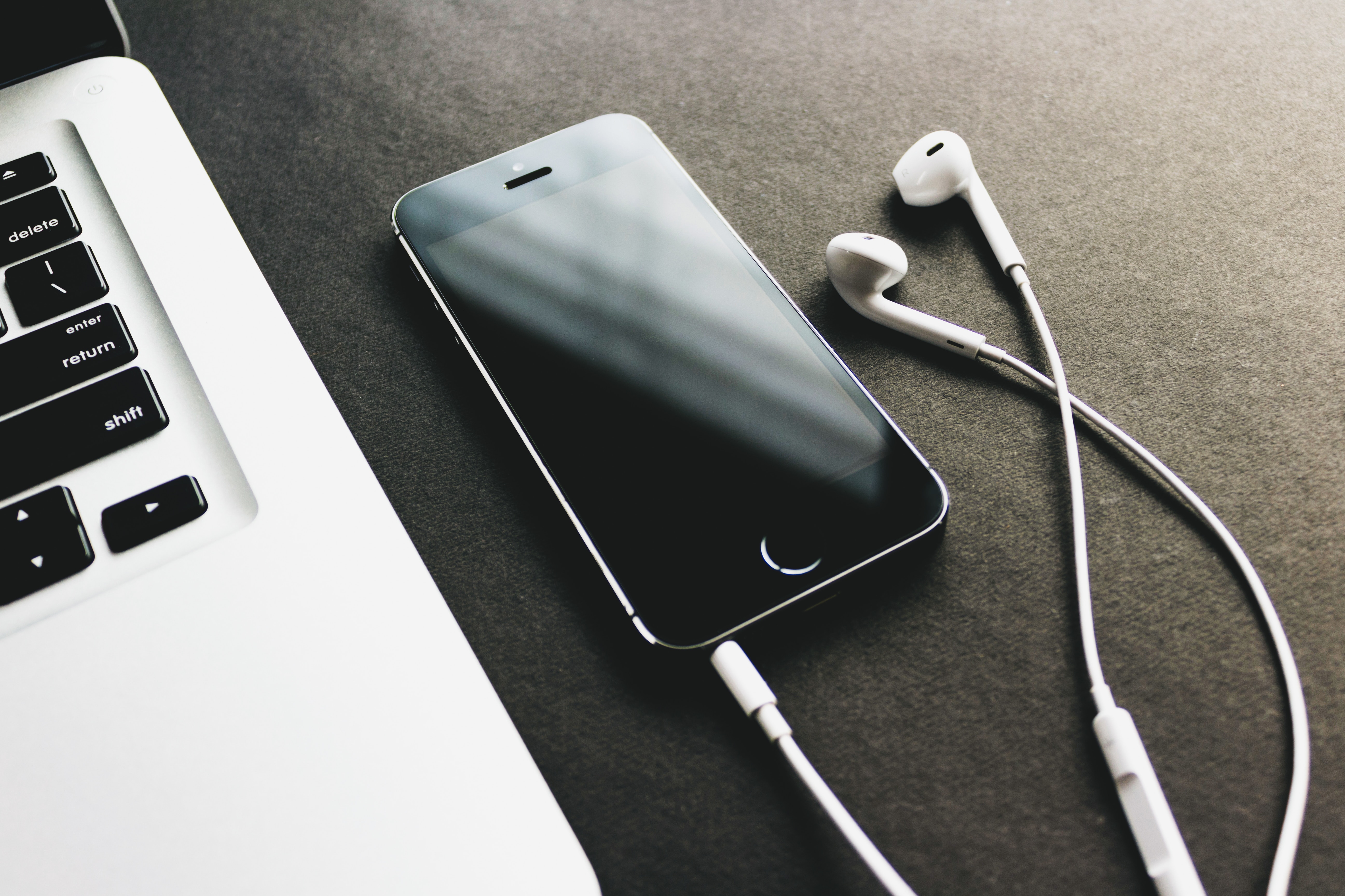 6 Tips Rawat <i>Earphone</i> Biar Awet 6 Tips Rawat <i>Earphone</i> Biar Awet