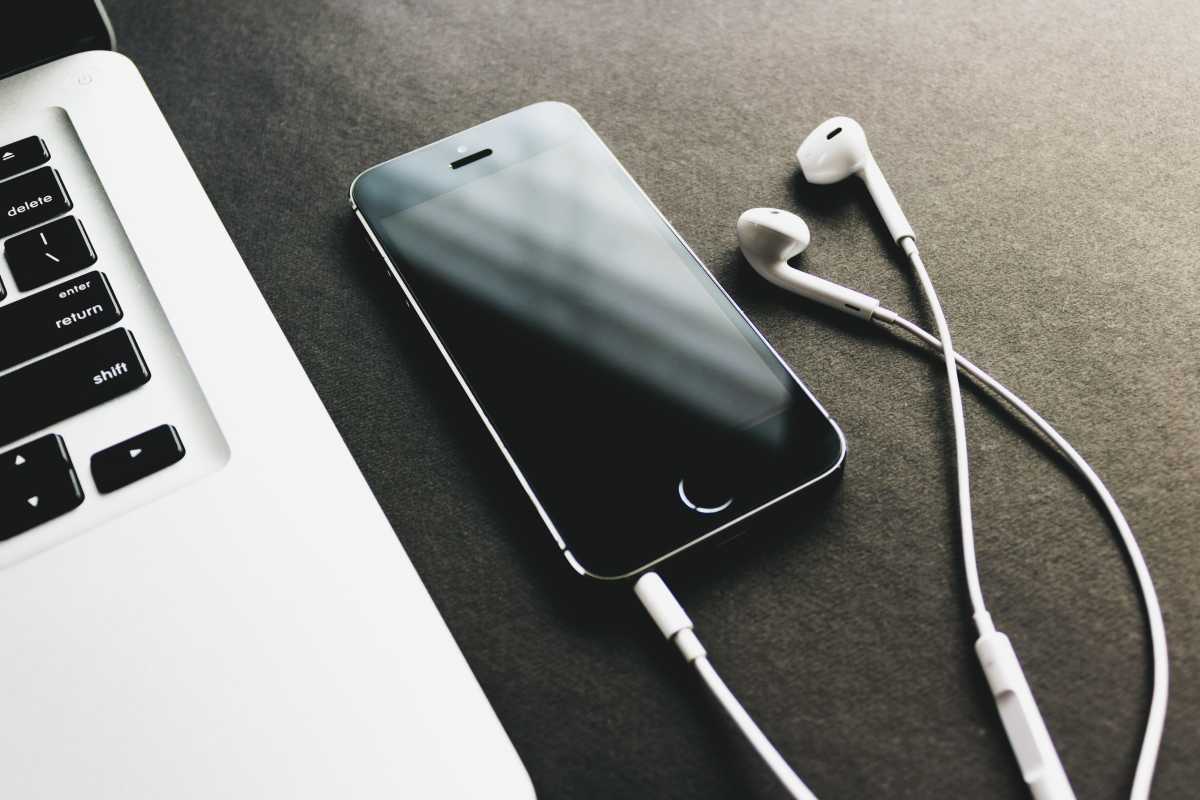 6 Tips Rawat <i>Earphone</i> Biar Awet 6 Tips Rawat <i>Earphone</i> Biar Awet