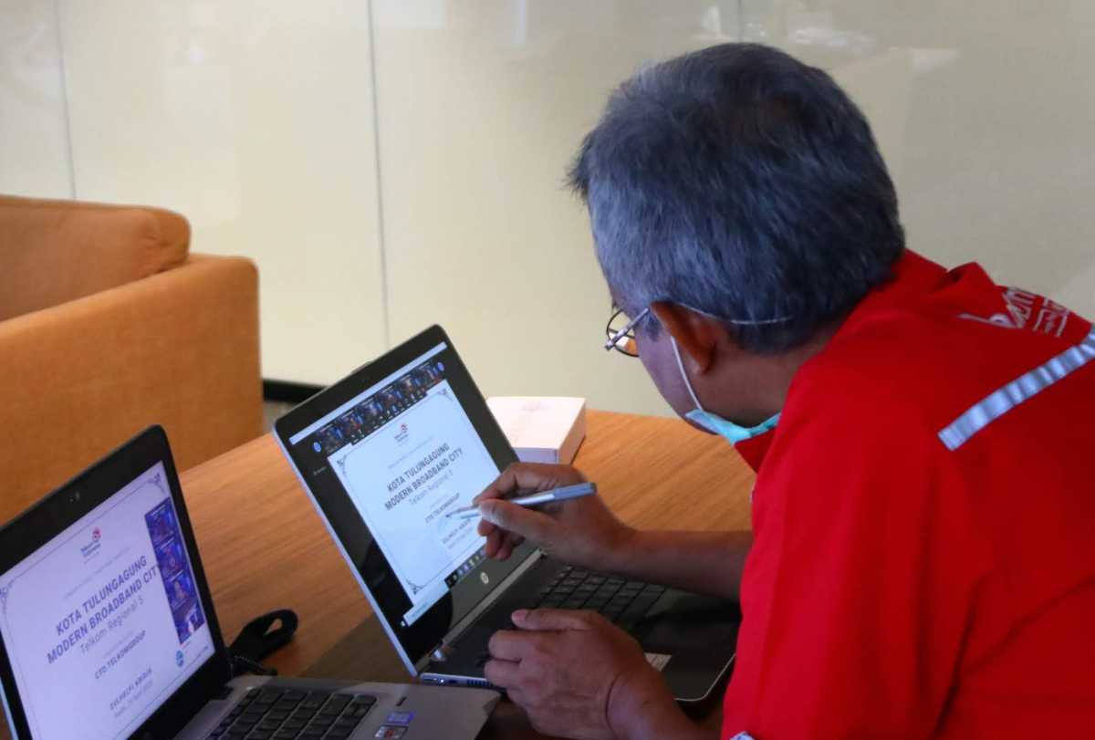 Kediri dan Tulungagung Sudah Berbasis Fiber Optik Telkom 100 Persen Kediri dan Tulungagung Sudah Berbasis Fiber Optik Telkom 100 Persen