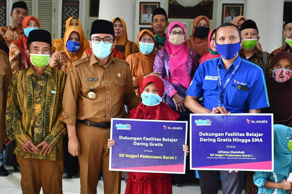 Beruntungnya! Siswa SD Ini Dapat Gratis Paket Data XL Sampai Lulus SMA Beruntungnya! Siswa SD Ini Dapat Gratis Paket Data XL Sampai Lulus SMA