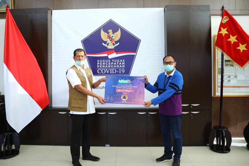 XL Axiata Sumbang Rp10,8 Miliar untuk Tangkal COVID-19 XL Axiata Sumbang Rp10,8 Miliar untuk Tangkal COVID-19