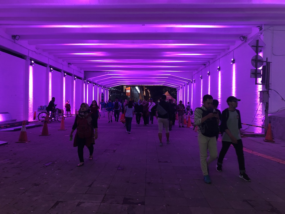 <i>MRT Music Corner</i> Bergema di Terowongan Warna-Warni Simpul Transit Dukuh Atas <i>MRT Music Corner</i> Bergema di Terowongan Warna-Warni Simpul Transit Dukuh Atas