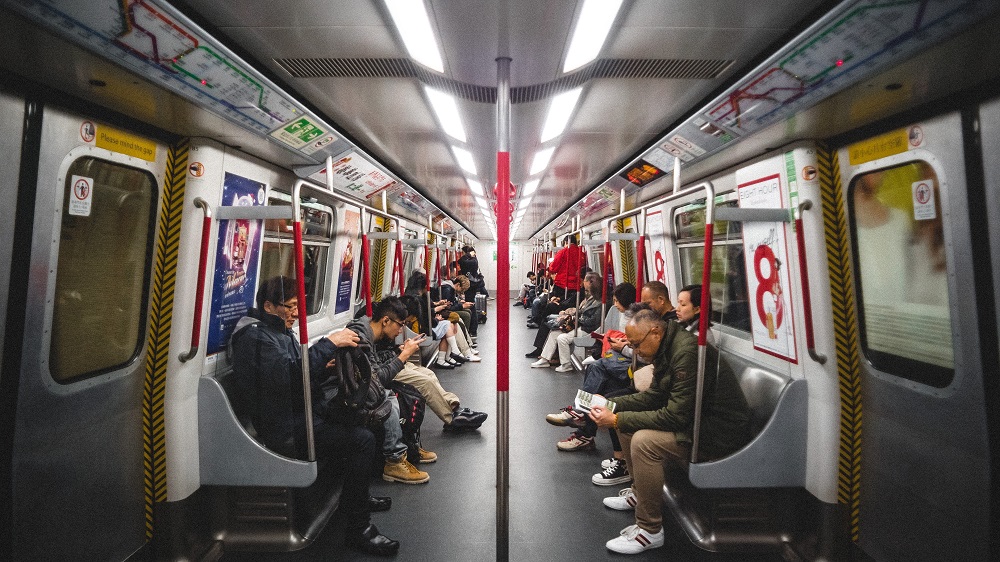Belajar dari Masyarakat Luar Negeri, Ini Etika Naik MRT di Jakarta Belajar dari Masyarakat Luar Negeri, Ini Etika Naik MRT di Jakarta