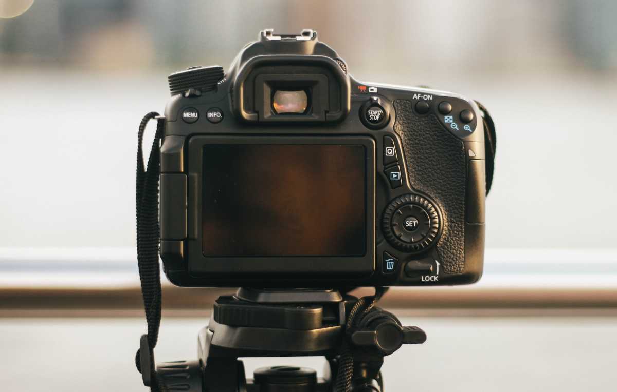 Ponsel Berlensa Canggih 'Bunuh' Kamera DSLR Gak, sih? Ponsel Berlensa Canggih 'Bunuh' Kamera DSLR Gak, sih?