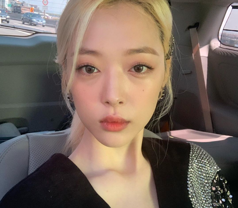 Sulli f(x) Meninggal, Warganet Kutuk Kebiasaan <i>Bully</i> di Internet Sulli f(x) Meninggal, Warganet Kutuk Kebiasaan <i>Bully</i> di Internet