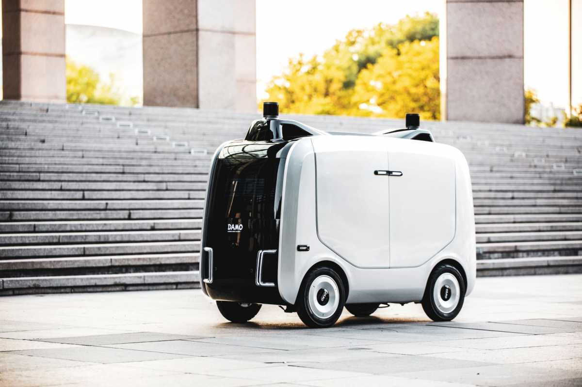 Robot Kurir Ciptaan Alibaba Bisa Kirim 50 Paket Sekaligus Robot Kurir Ciptaan Alibaba Bisa Kirim 50 Paket Sekaligus