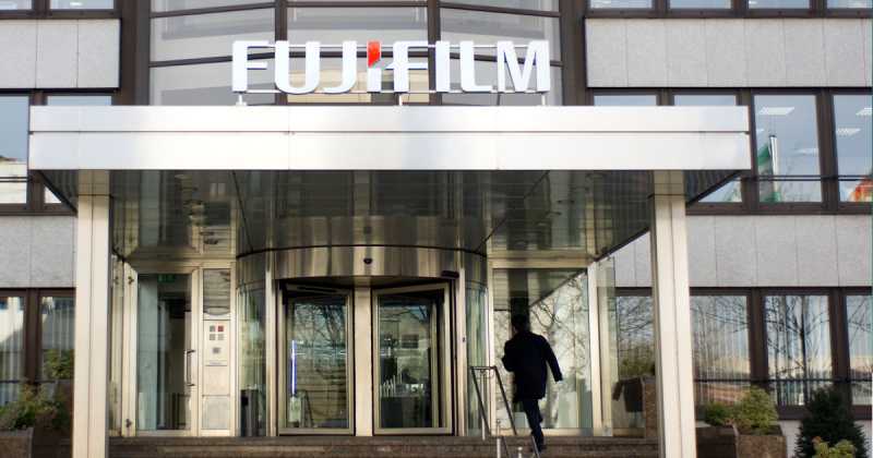 Fujifilm Temukan Magnetic Tape Storage untuk Simpan 580TB Data Fujifilm Temukan Magnetic Tape Storage untuk Simpan 580TB Data