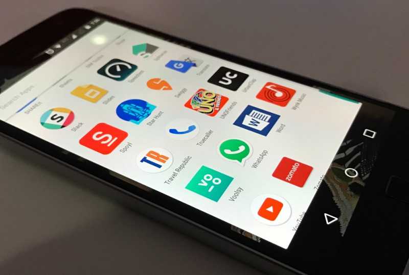 Warga Indonesia Melototin Layar Smartphone Lebih dari 5 Jam Sehari Warga Indonesia Melototin Layar Smartphone Lebih dari 5 Jam Sehari
