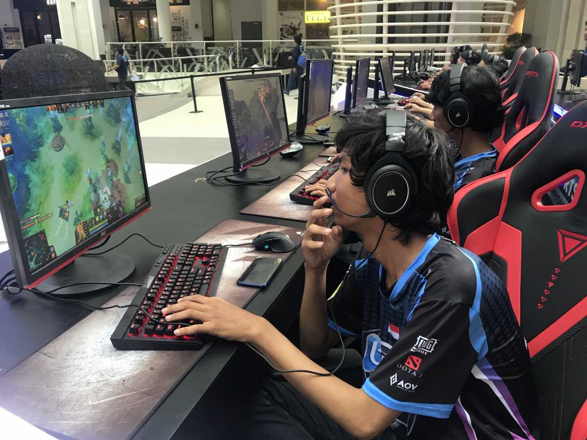 Karier di eSports Bukan Cuma Gamer Doang! Karier di eSports Bukan Cuma Gamer Doang!