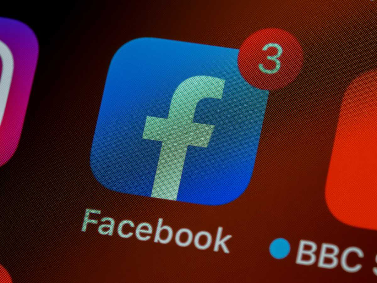 Facebook Siap Blokir Hoaks dan Konspirasi Vaksin Covid-19 Facebook Siap Blokir Hoaks dan Konspirasi Vaksin Covid-19
