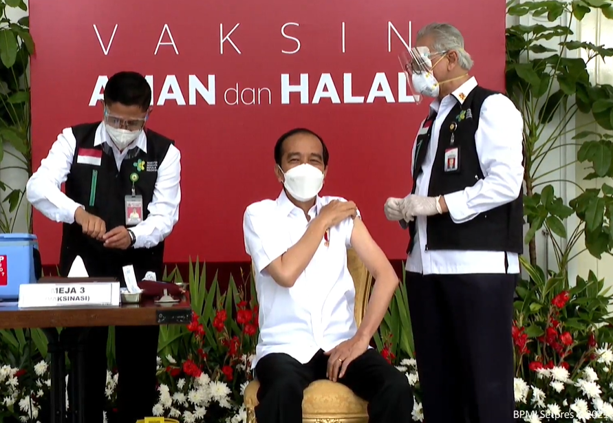 Vaksin Perdana, #JokowiDivaksin Menggema di Twitter Vaksin Perdana, #JokowiDivaksin Menggema di Twitter