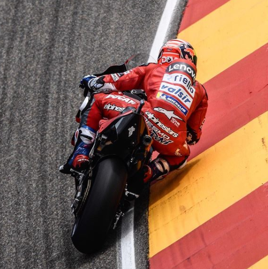 Seberapa Panas Knalpot Motornya Valentino Rossi di MotoGP? Seberapa Panas Knalpot Motornya Valentino Rossi di MotoGP?