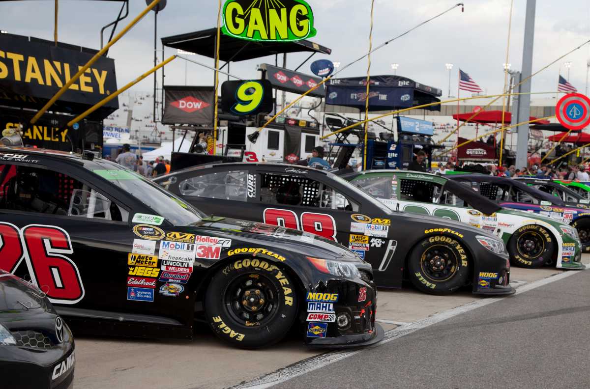 NASCAR Larang Bendera Konfederasi di Ajang Balapan NASCAR Larang Bendera Konfederasi di Ajang Balapan