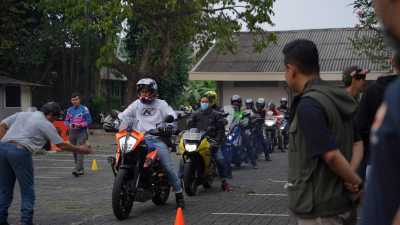 VIDEO: Safety Riding buat Bikers, Naik Motor Gak Asal Gas Rem!
