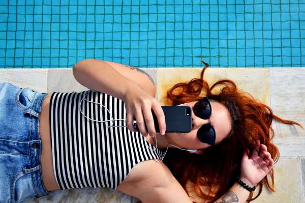 Ini Dia, 5 Perilaku Wanita Ketika Browsing Internet Smartphone Ini Dia, 5 Perilaku Wanita Ketika Browsing Internet Smartphone