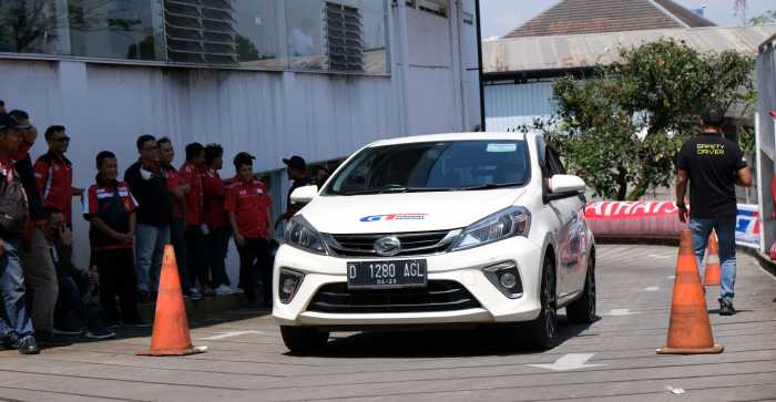 Cara Aman Berkendara di Jalanan Berbukit Cara Aman Berkendara di Jalanan Berbukit