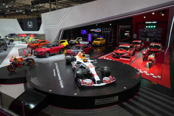 Buasnya Mesin Turbo Hybrid di Mobil Balap Formula 1 Red Bull Racing Honda Buasnya Mesin Turbo Hybrid di Mobil Balap Formula 1 Red Bull Racing Honda