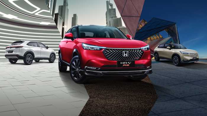 Honda HR-V Dikeroyok, Diserang Atas Bawah Kanan Kiri Depan Belakang Honda HR-V Dikeroyok, Diserang Atas Bawah Kanan Kiri Depan Belakang
