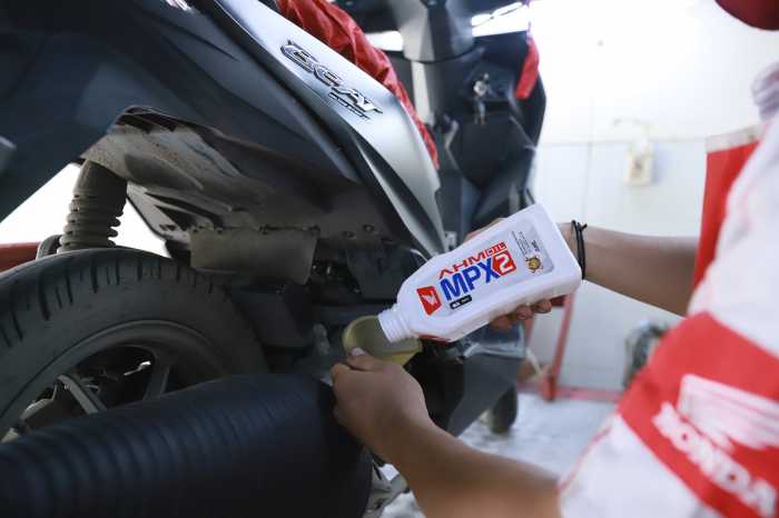 Honda Motor Luncurkan Oli Khusus BeAT, Scoopy dan Genio Honda Motor Luncurkan Oli Khusus BeAT, Scoopy dan Genio