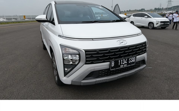 Test Drive Singkat Hyundai Stargazer di Sirkuit Cikarang Test Drive Singkat Hyundai Stargazer di Sirkuit Cikarang