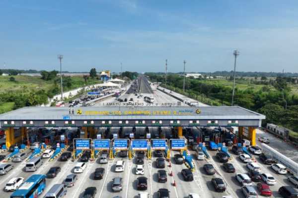 1,6 Juta Kendaraan Padati Jalan Tol Usai Mudik Lebaran 2023 1,6 Juta Kendaraan Padati Jalan Tol Usai Mudik Lebaran 2023