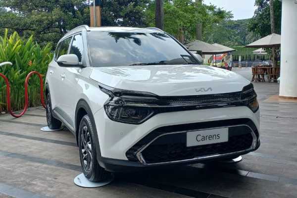 Kia Luncurkan Carens Captain Seat Bermesin 1.500cc Kia Luncurkan Carens Captain Seat Bermesin 1.500cc