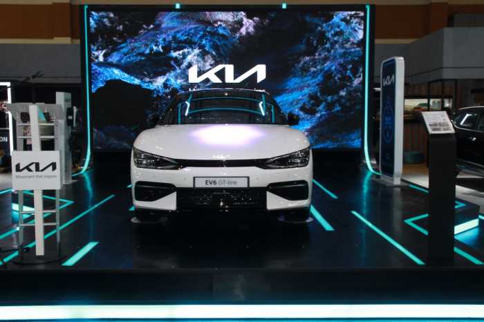 Kia Serahkan Unit Pertama Mobil Listrik EV6 ke Konsumen Kia Serahkan Unit Pertama Mobil Listrik EV6 ke Konsumen