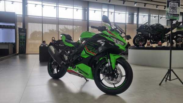Batch Ketiga Kawasaki Ninja ZX-4RR Terkendala Pasokan Chip Batch Ketiga Kawasaki Ninja ZX-4RR Terkendala Pasokan Chip