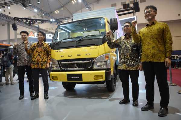 GIIAS 2022: FUSO Pamerkan Truk Listrik, Kapan Dijual di Indonesia? GIIAS 2022: FUSO Pamerkan Truk Listrik, Kapan Dijual di Indonesia?