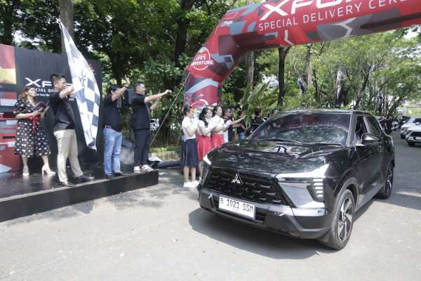 Konsumen Mitsubishi XFORCE Sudah Bisa Bawa Pulang Mobilnya ke Garasi Konsumen Mitsubishi XFORCE Sudah Bisa Bawa Pulang Mobilnya ke Garasi