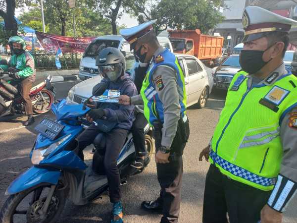 Dapat Surat Teguran, Rider Pakai Sandal Jepit di Depok Kena Mental Dapat Surat Teguran, Rider Pakai Sandal Jepit di Depok Kena Mental