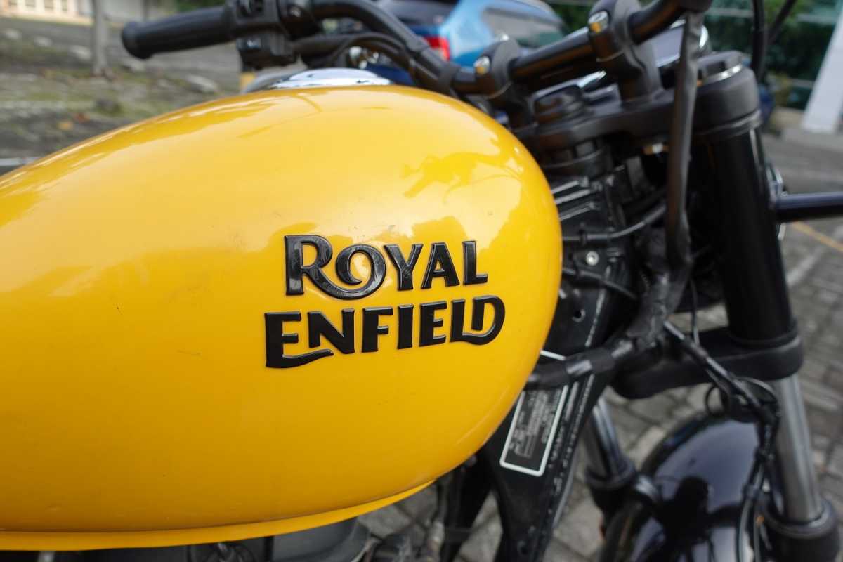Royal Enfield пляж