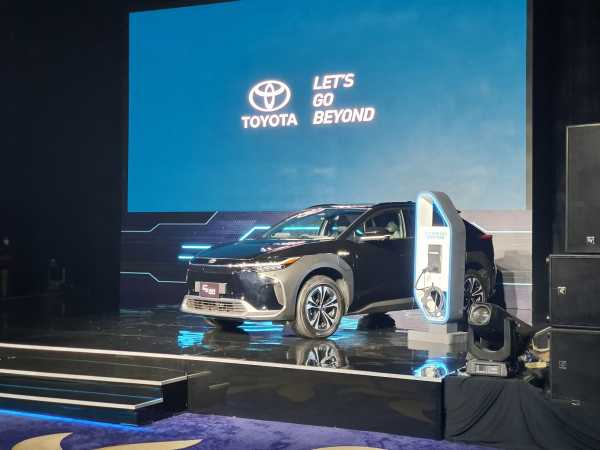CEO Baru Toyota: Mobil Listrik Bukan Tujuan di Masa Depan CEO Baru Toyota: Mobil Listrik Bukan Tujuan di Masa Depan
