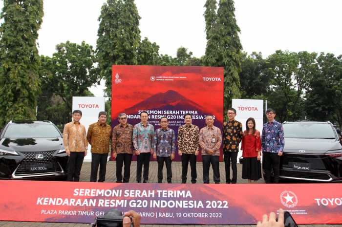 Toyota Serahkan Ratusan Unit bZ4X dan Lexus UX 300e untuk KTT G20 Toyota Serahkan Ratusan Unit bZ4X dan Lexus UX 300e untuk KTT G20