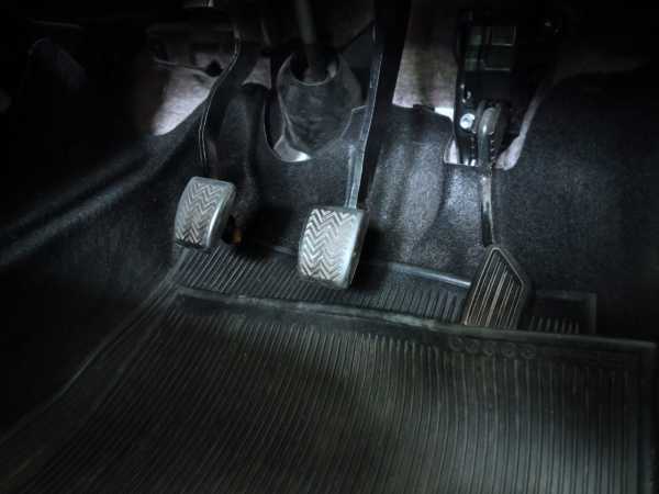 Waspada! Karpet Mobil Bisa Picu Kecelakaan Waspada! Karpet Mobil Bisa Picu Kecelakaan