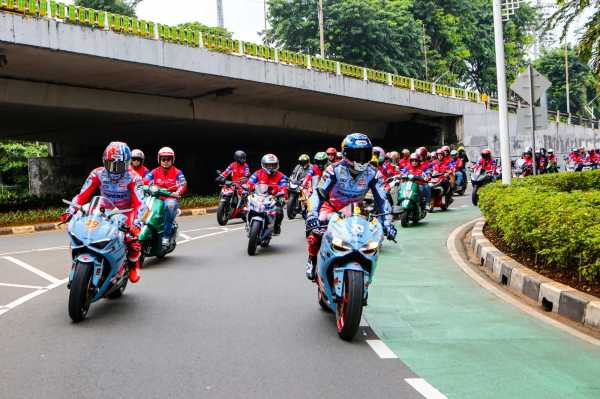 Tim MotoGP yang Paling Indonesia Diajak Federal Oil Keliling Jakarta Tim MotoGP yang Paling Indonesia Diajak Federal Oil Keliling Jakarta