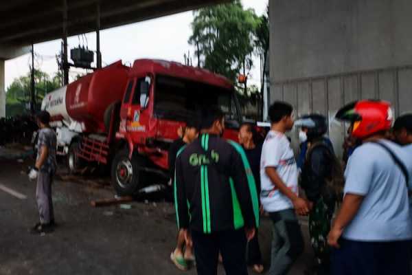 Kecelakaan Maut Truk Pertamina di Cibubur, Diduga Rem Blong Kecelakaan Maut Truk Pertamina di Cibubur, Diduga Rem Blong
