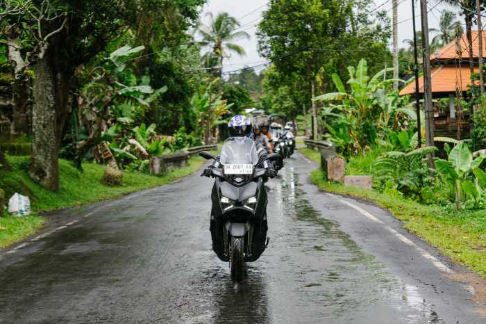 Tips Riding saat Hujan, Bikers Wajib Paham! Tips Riding saat Hujan, Bikers Wajib Paham!
