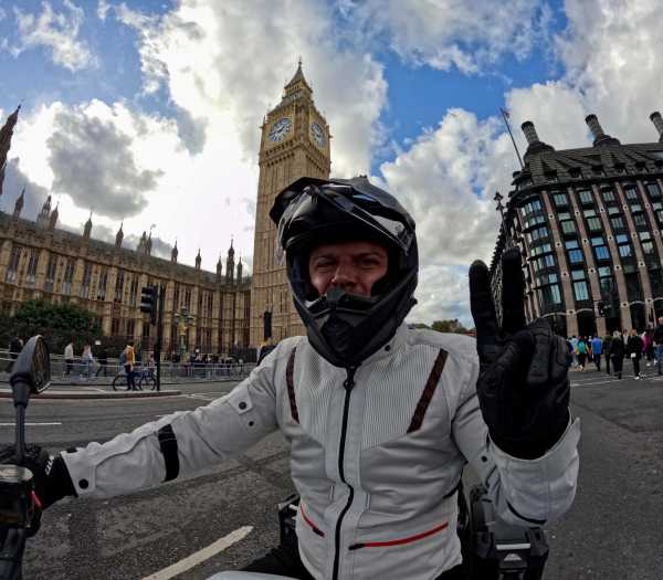 Ini Manusia Pertama Naik Motor Listrik dari Jakarta ke London Ini Manusia Pertama Naik Motor Listrik dari Jakarta ke London