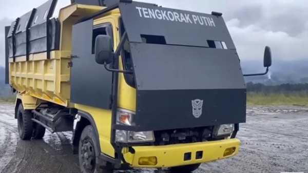 Modifikasi Mitsubishi Fuso jadi ‘Tank’ Tempur, Siap Melawan KKB di Papua Modifikasi Mitsubishi Fuso jadi ‘Tank’ Tempur, Siap Melawan KKB di Papua