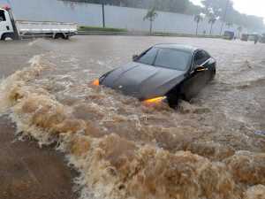 Rincian Biaya Perbaikan Mobil yang Terendam Banjir