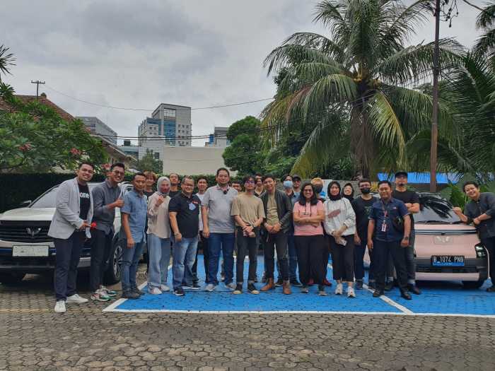 Wuling dan Uzone.id Edukasi New Energy Vehicle Ke Komunitas Telkom Runners Wuling dan Uzone.id Edukasi New Energy Vehicle Ke Komunitas Telkom Runners