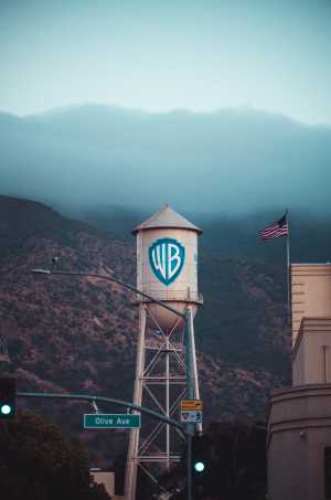 Drama Warner Bros: PHK hingga ‘Kawin’ dengan Cartoon Network