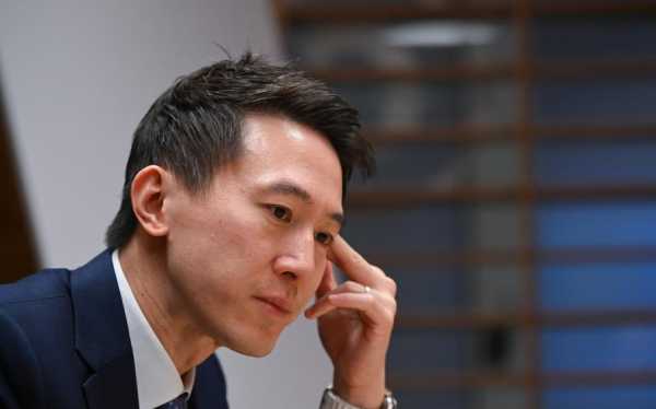 Profil Shou Zi Chew, CEO TikTok yang Pernah Wamil di Kalimantan Profil Shou Zi Chew, CEO TikTok yang Pernah Wamil di Kalimantan