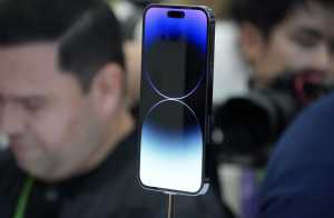 Apple dan Samsung Paling Cuan Soal Jualan Ponsel Premium di Indonesia