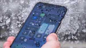 Tips Lindungi Smartphone Saat Musim Hujan Biar Gak Kemasukan Air
