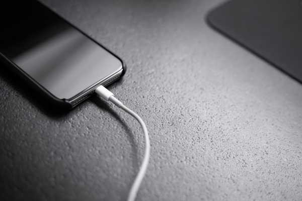 Kebiasaan Buruk yang Bikin Baterai HP Android dan iPhone Ngedrop Kebiasaan Buruk yang Bikin Baterai HP Android dan iPhone Ngedrop