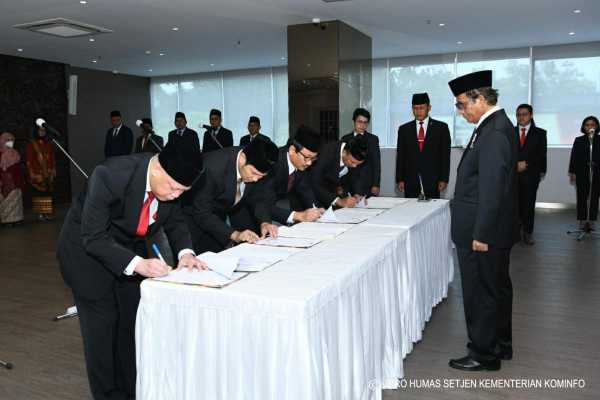 PR Pejabat Baru Kominfo: Lanjutkan Proyek BTS dan Kejar Dana Korupsi BAKTI PR Pejabat Baru Kominfo: Lanjutkan Proyek BTS dan Kejar Dana Korupsi BAKTI