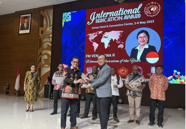 Direktur Telkom Raih International Dedication Award 2023 Direktur Telkom Raih International Dedication Award 2023